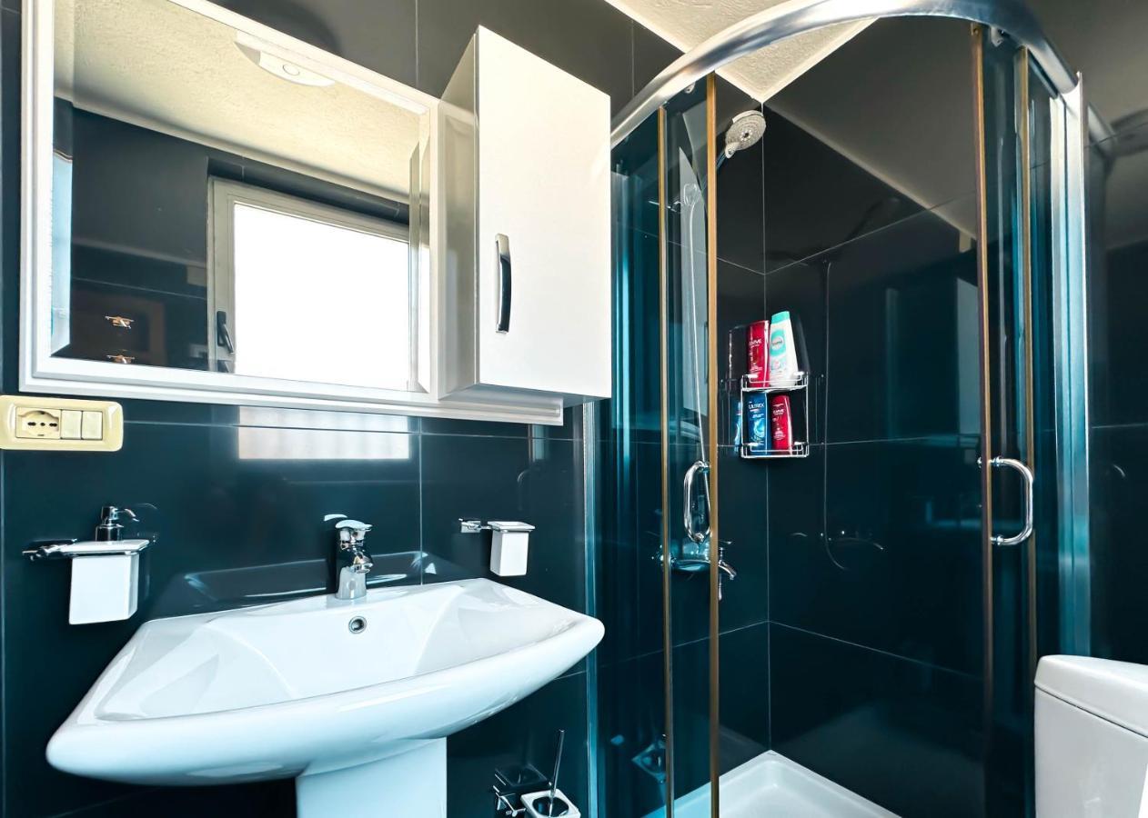 Cozy Elegance Above Korca Apartment Екстериор снимка