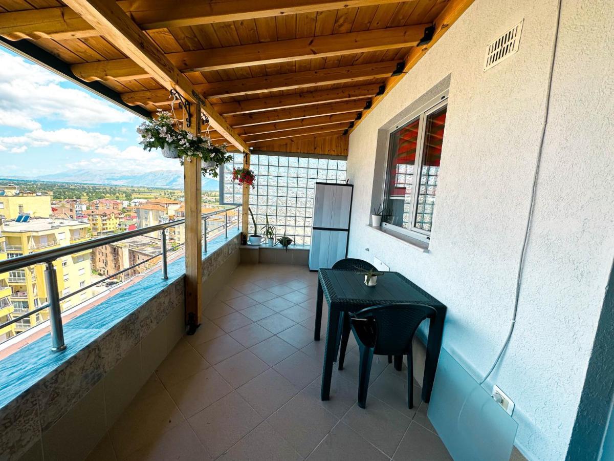 Cozy Elegance Above Korca Apartment Екстериор снимка