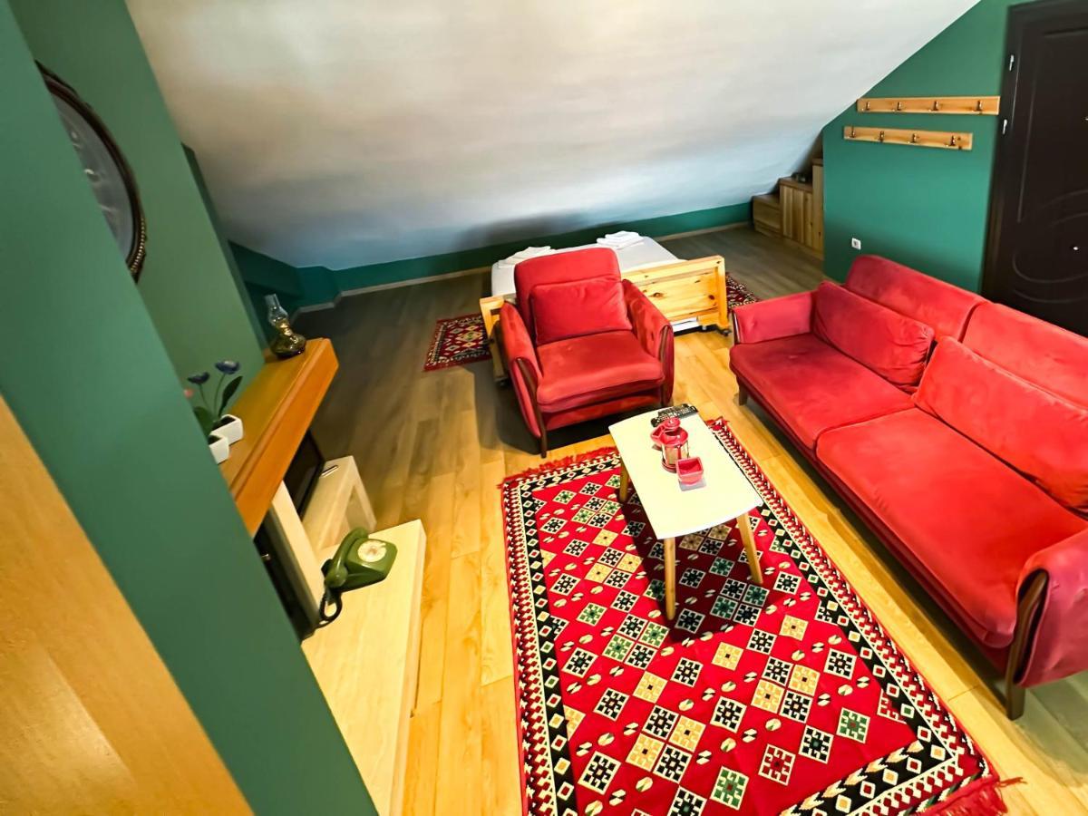 Cozy Elegance Above Korca Apartment Екстериор снимка