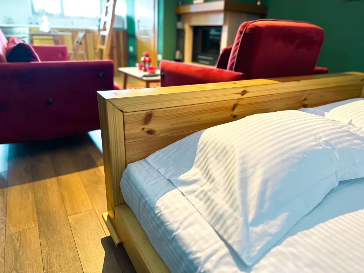 Cozy Elegance Above Korca Apartment Екстериор снимка