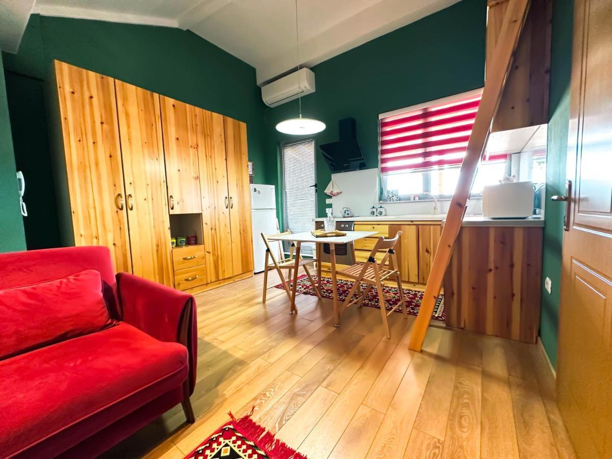 Cozy Elegance Above Korca Apartment Екстериор снимка