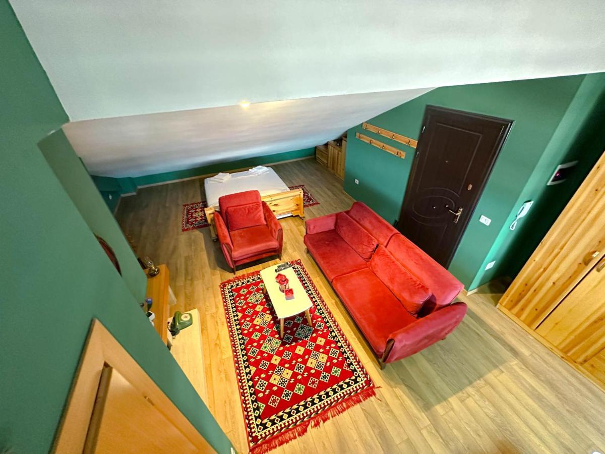 Cozy Elegance Above Korca Apartment Екстериор снимка