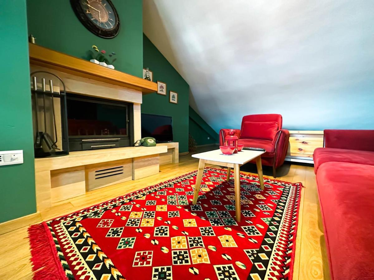 Cozy Elegance Above Korca Apartment Екстериор снимка