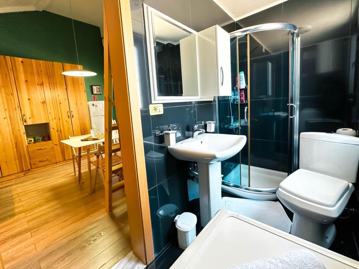 Cozy Elegance Above Korca Apartment Екстериор снимка