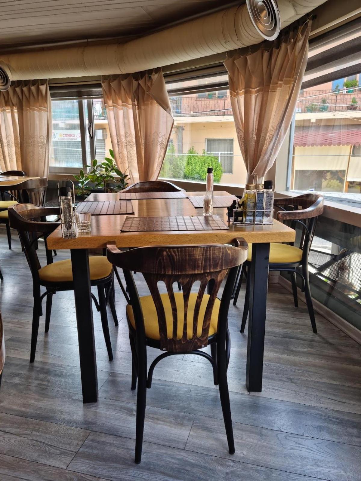 Cozy Elegance Above Korca Apartment Екстериор снимка